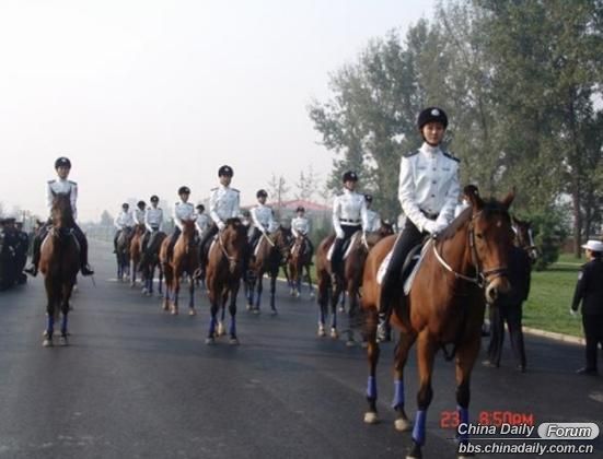 Patroli Polwan Berkuda di China 3