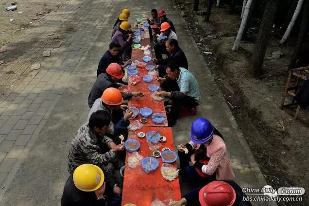 我国农民人口_中国实行改革开放,已超过30年的历史,中国的农民进城至少有三个