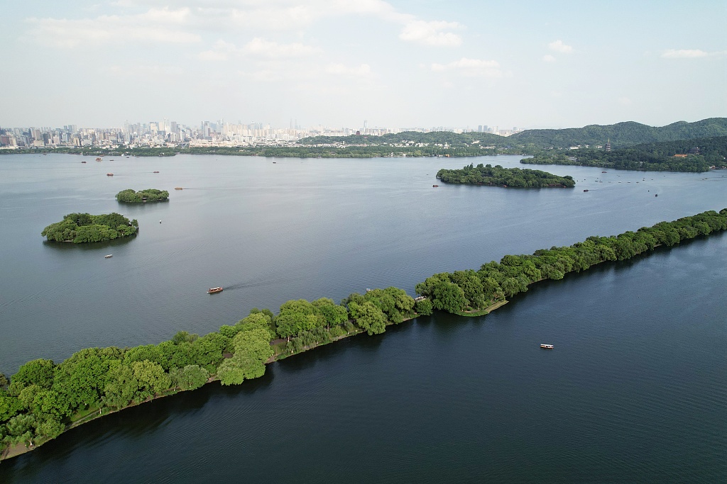 earlysummerviewofwestlakeinhangzhou
