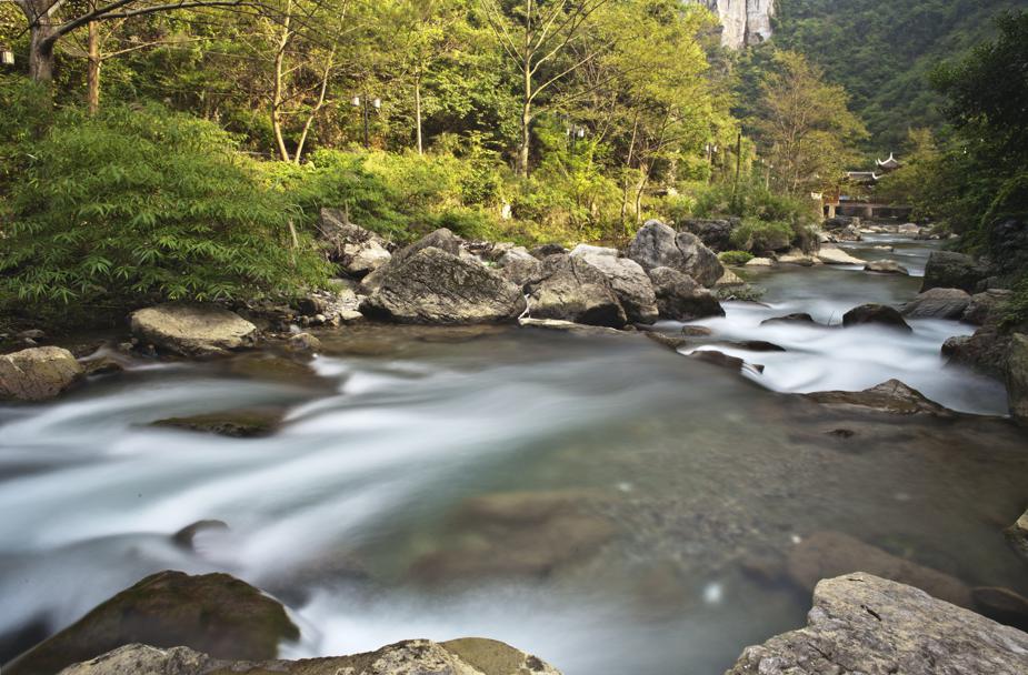 Guizhou landscape presents awe-inspiring sights